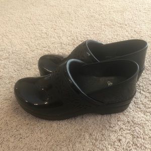 Dansko Black clog women’s shoes